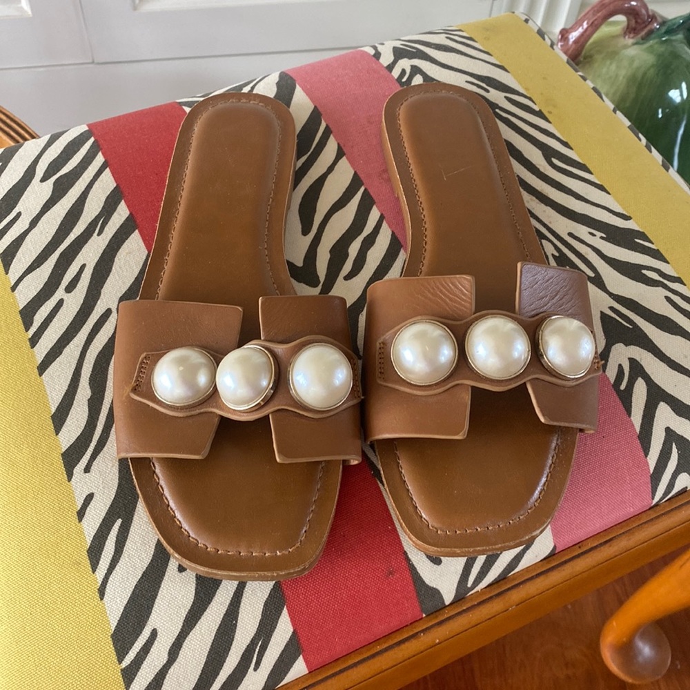 Zara leather and pear slide sandals. Size 40.